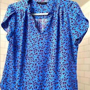 Tulip Sleeve, V-neck Blouse. Vivid Blue w/floral pattern. 41 Hawthorne Size: PL